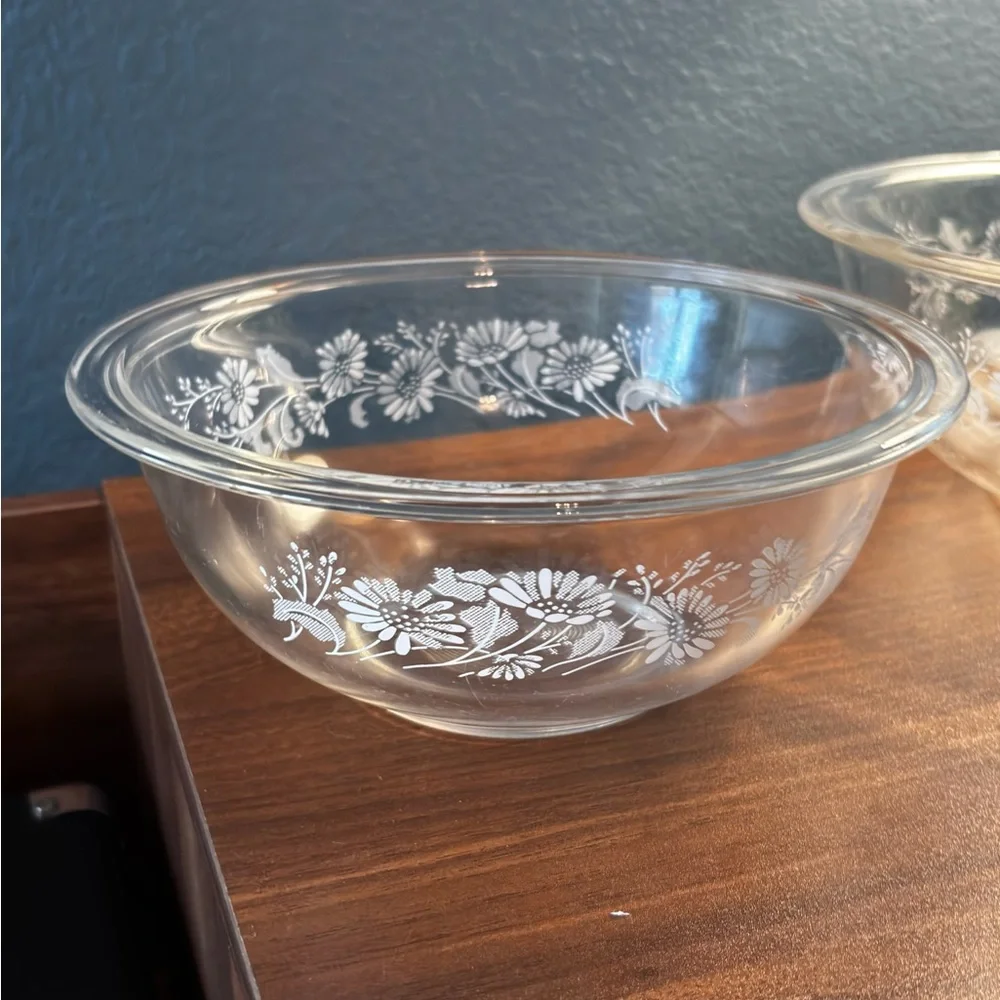 Pyrex Colonial Mist White Lace Nesting Mixing Bowl Set